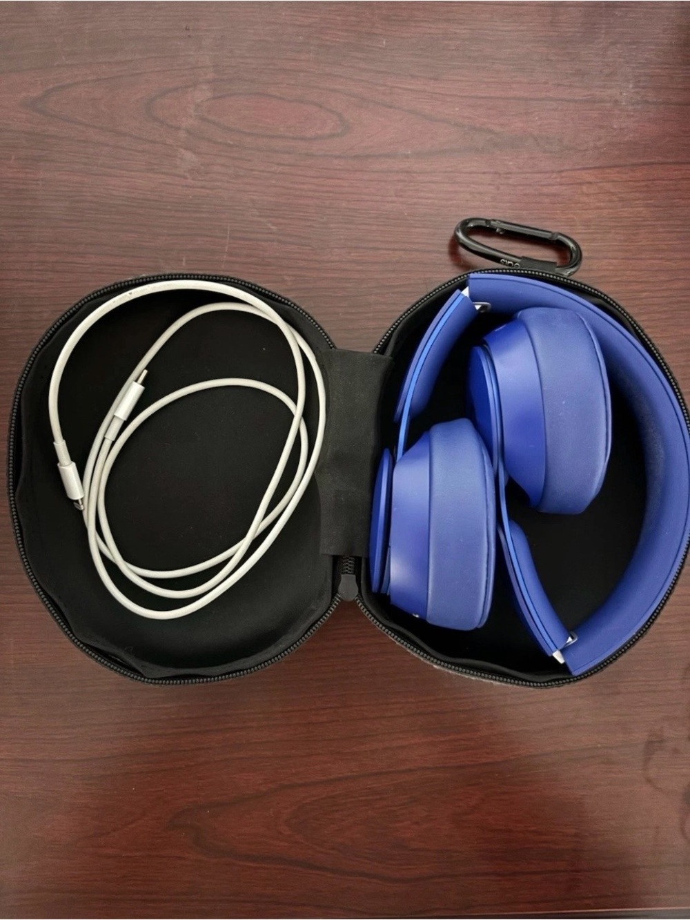 Beats by Dre Over-Ear Headphones in Blue with Carry Case